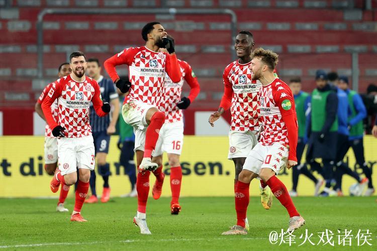 战绩碾压!拜仁主场对美因茨8连胜,得失球40-7 战绩碾压!拜仁主场对美因茨8连胜,得失球40-7