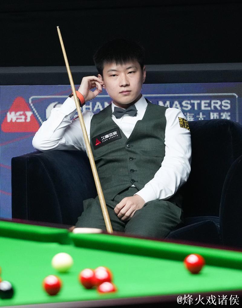 赵心童三杆破百6-1碾压丁俊晖,晋级上海大师赛半决赛 赵心童三杆破百6-1碾压丁俊晖,晋级上海大师赛半决赛