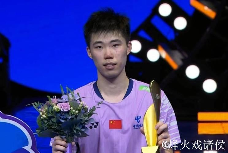 翁泓阳击败林俊易,勇夺中国羽毛球大师赛男单冠军 翁泓阳击败林俊易,勇夺中国羽毛球大师赛男单冠军